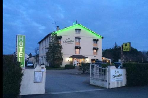 Logis Les Charmilles Chalon-Sur-Saone Sud 호텔 뤽스 외부 사진